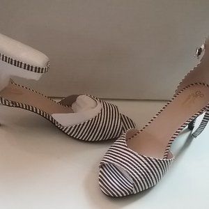 Seychelles Black and White Stripped Open-toe Sanda
